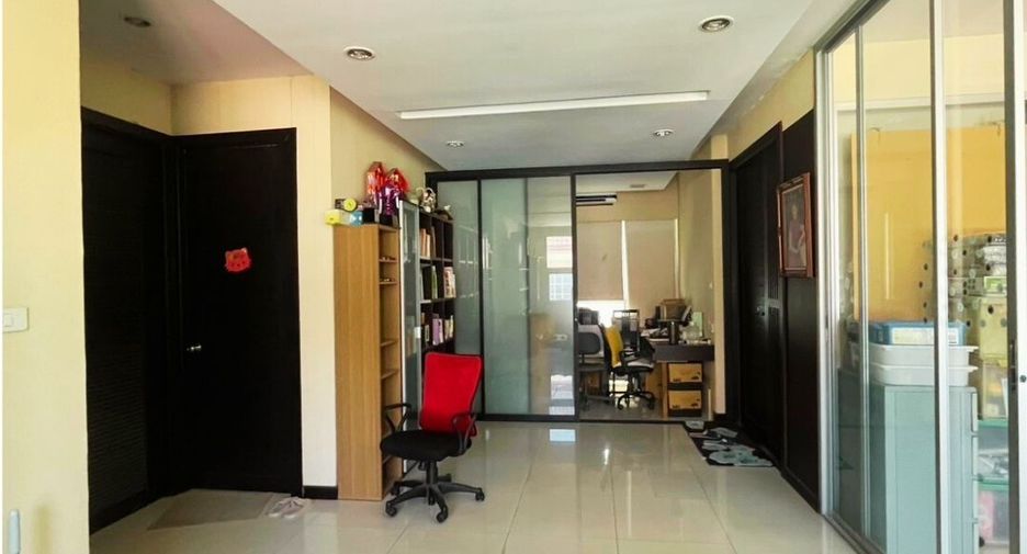 For sale 4 bedrooms house in Pak Kret, Nonthaburi