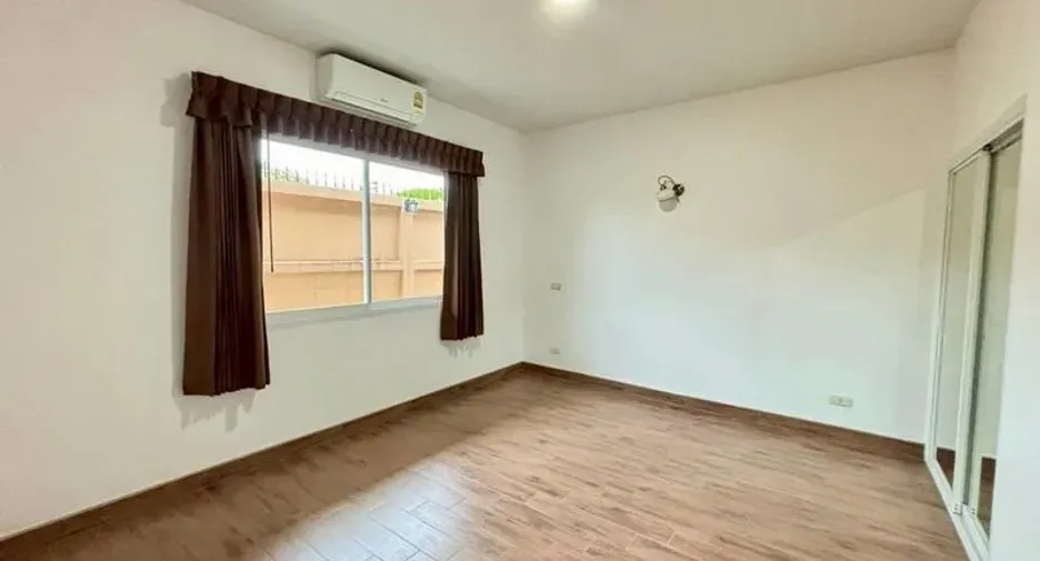 For rent 3 bedrooms villa in Bang Lamung, Chonburi