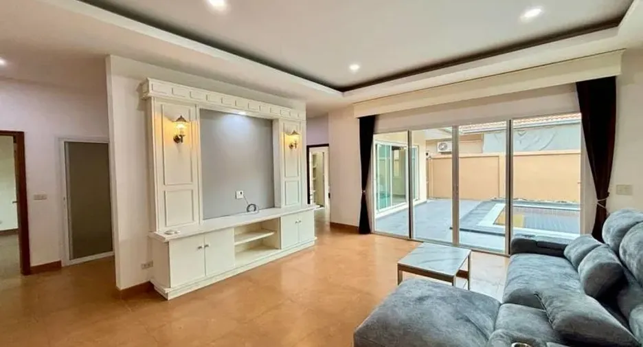 For rent 3 bedrooms villa in Bang Lamung, Chonburi