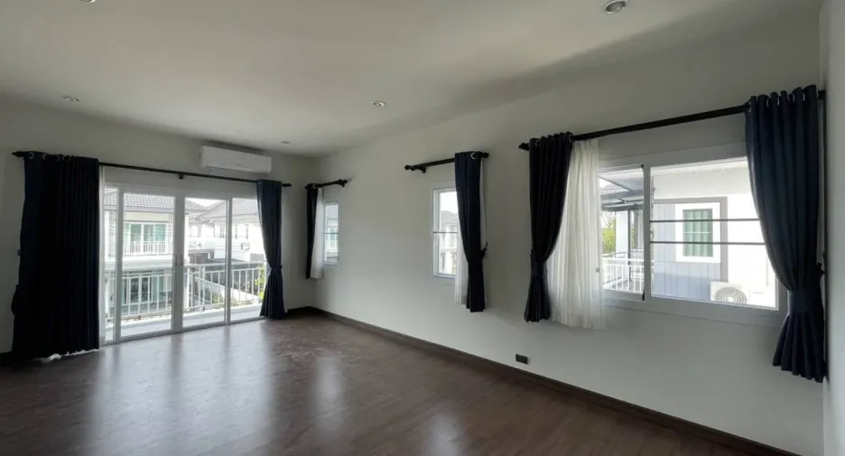 Haus zum Kauf mit 4 Zimmer in Mueang Nakhon Ratchasima, Nakhon Ratchasima