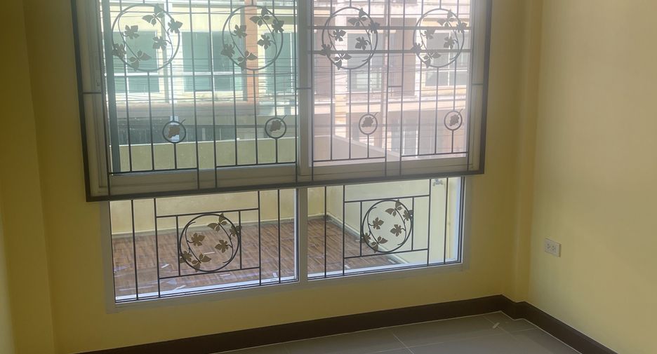 For sale 4 bedrooms townhouse in Nong Chok, Bangkok
