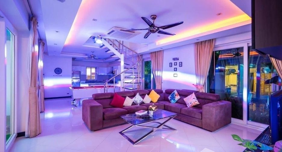 Villa en alquiler de 5 habitaciones en Bang Lamung, Chonburi