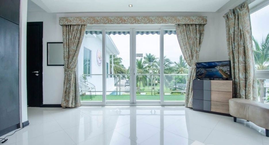 Villa en alquiler de 5 habitaciones en Bang Lamung, Chonburi