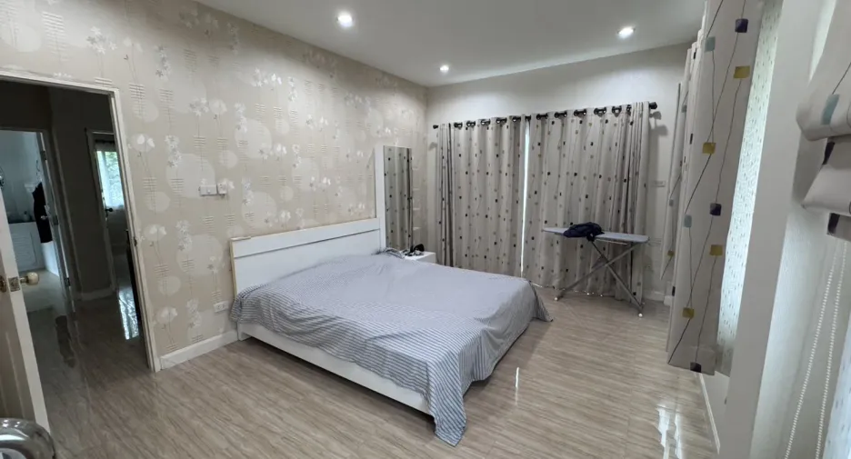 For sale 3 bedrooms house in Mueang Lop Buri, Lopburi