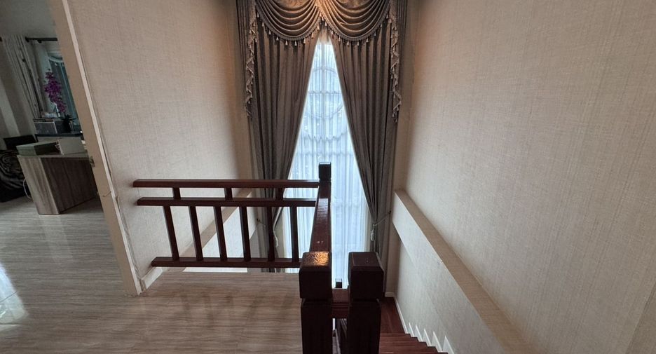 For sale 3 bedrooms house in Mueang Lop Buri, Lopburi