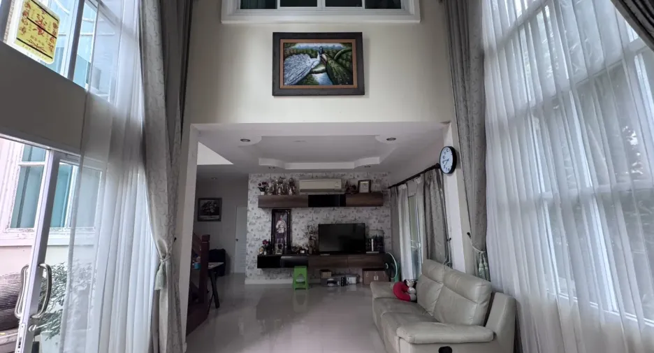For sale 3 bedrooms house in Mueang Lop Buri, Lopburi