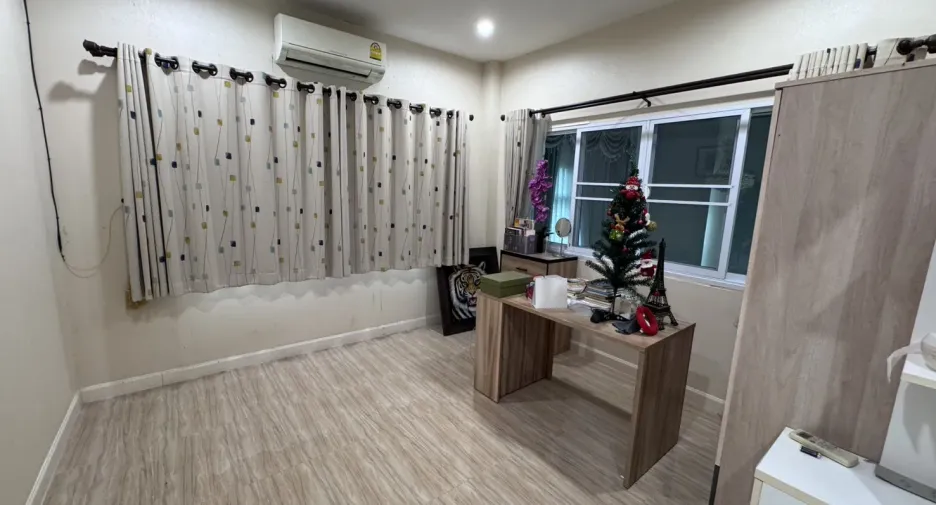 For sale 3 bedrooms house in Mueang Lop Buri, Lopburi
