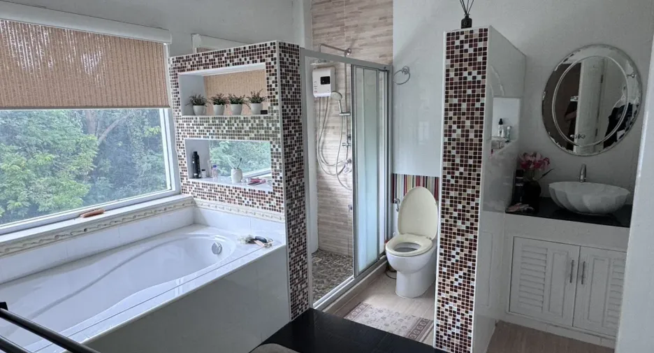 For sale 3 bedrooms house in Mueang Lop Buri, Lopburi