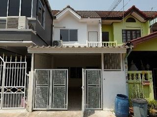 Casa adosada en venta de 2 habitaciones en Chom Thong, Bangkok