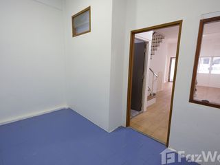 Casa adosada en venta de 2 habitaciones en Chom Thong, Bangkok