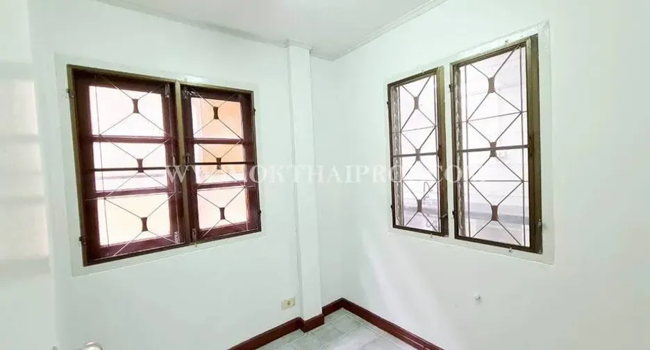 For sale 3 bedrooms townhouse in Bang Bua Thong, Nonthaburi