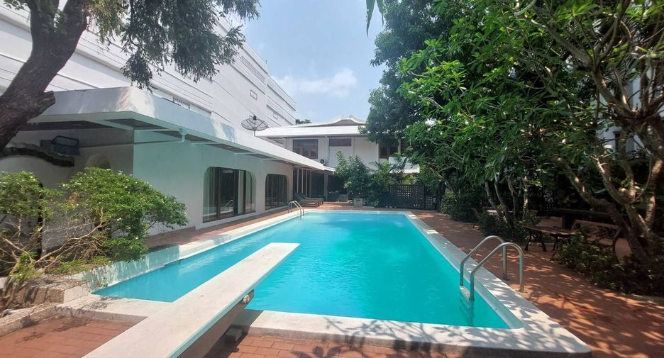 À vendre et à louer 5 chambres maison à Watthana, Bangkok