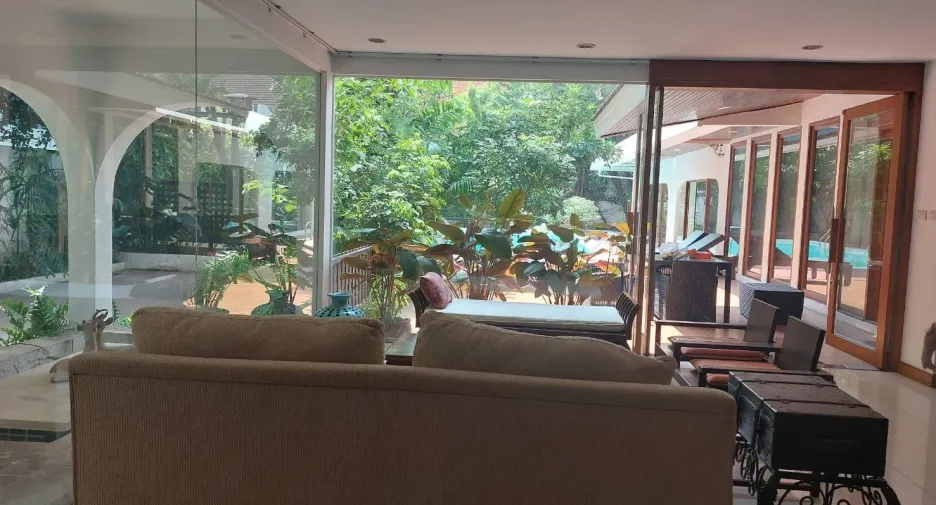 À vendre et à louer 5 chambres maison à Watthana, Bangkok