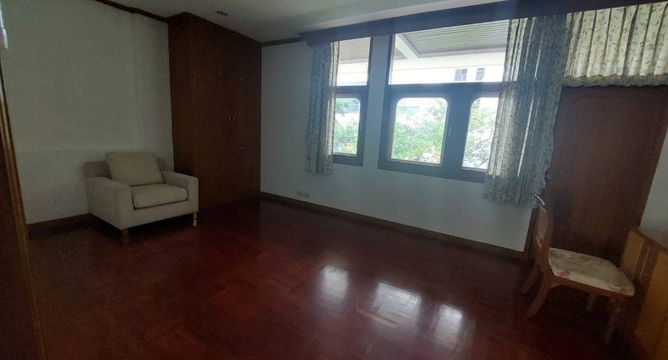 À vendre et à louer 5 chambres maison à Watthana, Bangkok