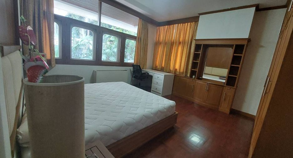 À vendre et à louer 5 chambres maison à Watthana, Bangkok
