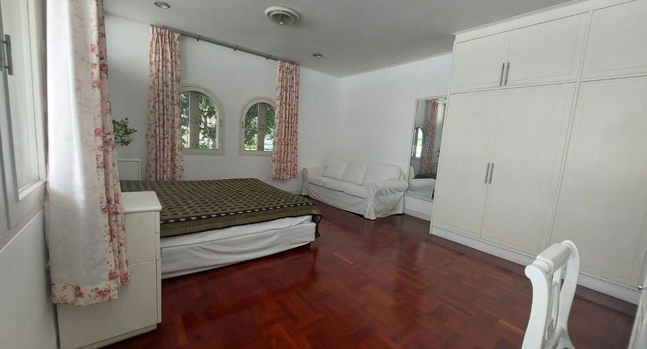 À vendre et à louer 5 chambres maison à Watthana, Bangkok