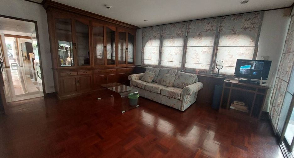 À vendre et à louer 5 chambres maison à Watthana, Bangkok