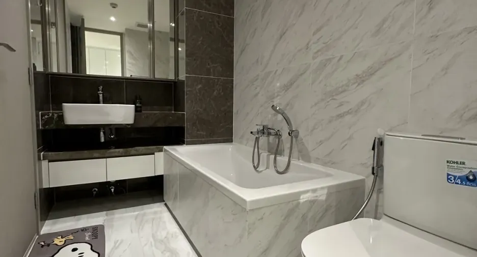 For sale 1 bed condo in Khlong Toei, Bangkok