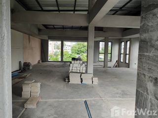 Casa adosada en venta y en alquiler de 3 habitaciones en Watthana, Bangkok