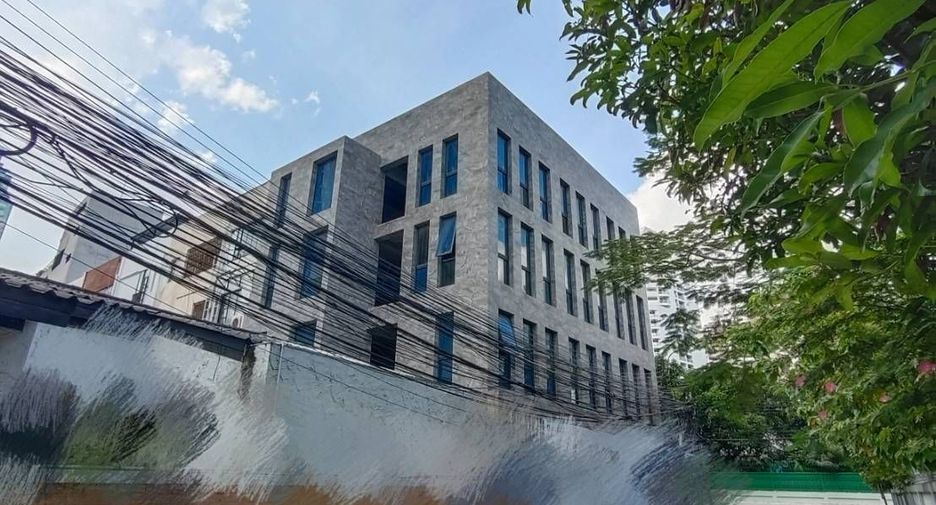 For sale and for rent 3 bedrooms townhouse in Watthana, Bangkok