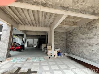 Casa adosada en venta y en alquiler de 3 habitaciones en Watthana, Bangkok