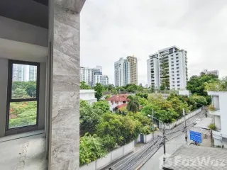 Casa adosada en venta y en alquiler de 3 habitaciones en Watthana, Bangkok