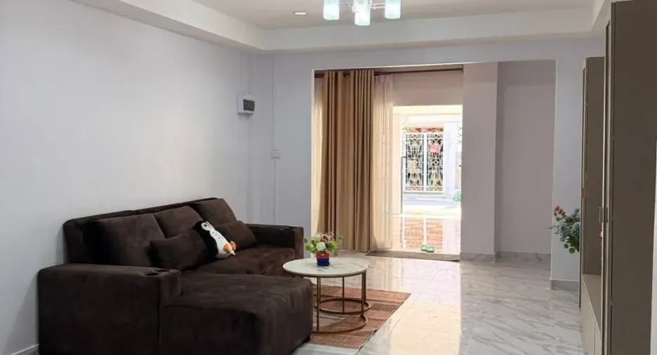 Casa adosada en venta de 2 habitaciones en Bang Lamung, Chonburi