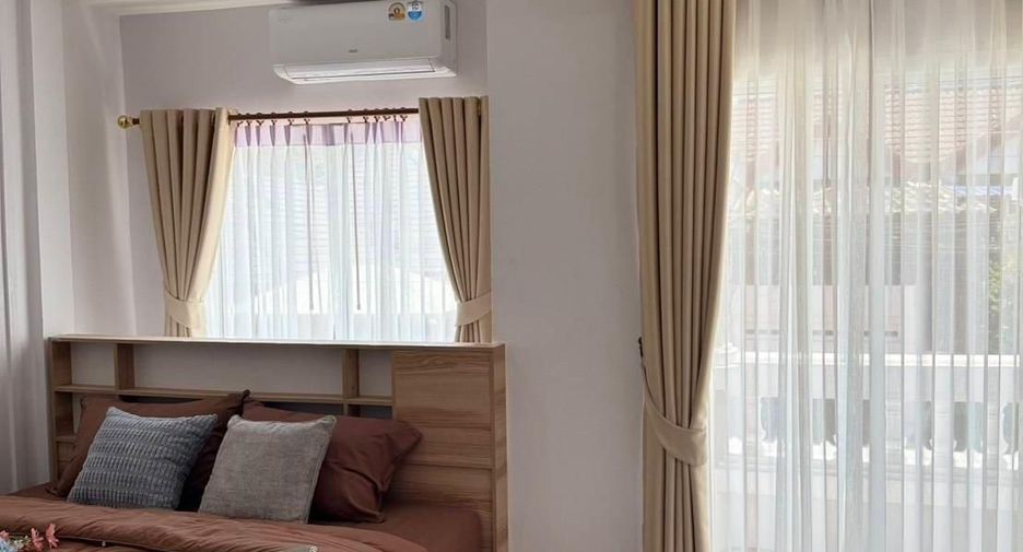 Casa adosada en venta de 2 habitaciones en Bang Lamung, Chonburi