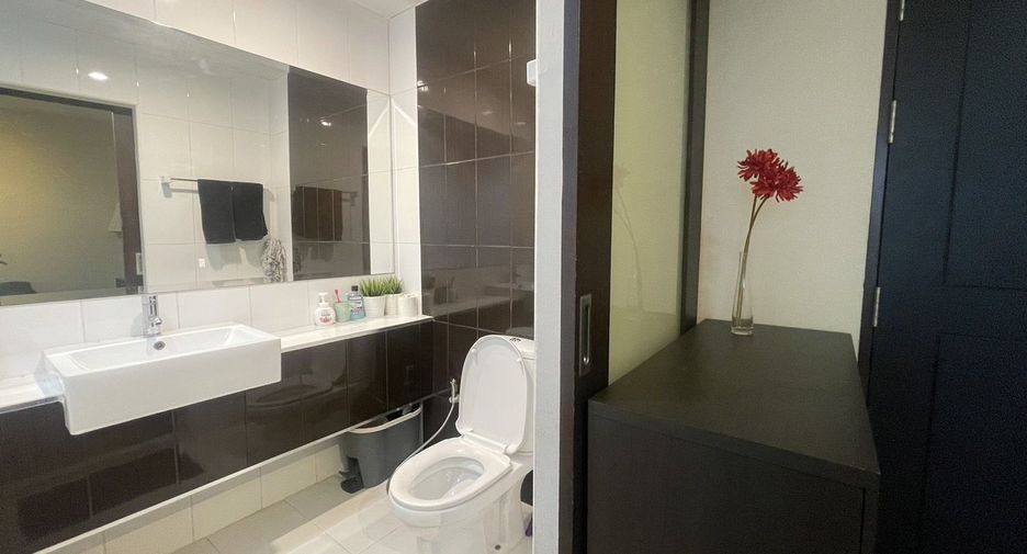 For sale 1 bed condo in Si Racha, Chonburi