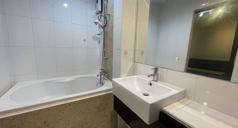 For sale 1 bed condo in Si Racha, Chonburi