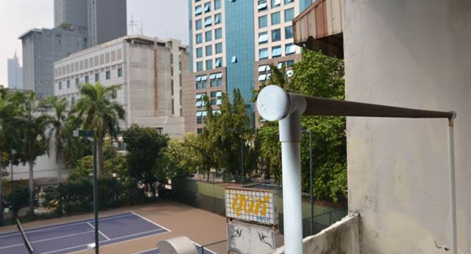 For sale 4 bedrooms townhouse in Bang Rak, Bangkok