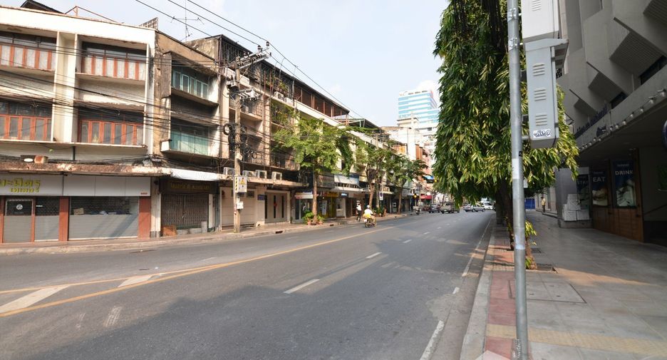 For sale 4 bedrooms townhouse in Bang Rak, Bangkok
