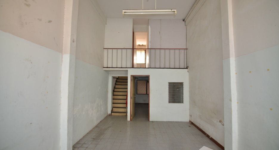 For sale 4 bedrooms townhouse in Bang Rak, Bangkok