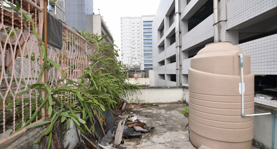 For sale 4 bedrooms townhouse in Bang Rak, Bangkok