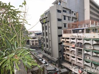 For sale 4 bedrooms townhouse in Bang Rak, Bangkok