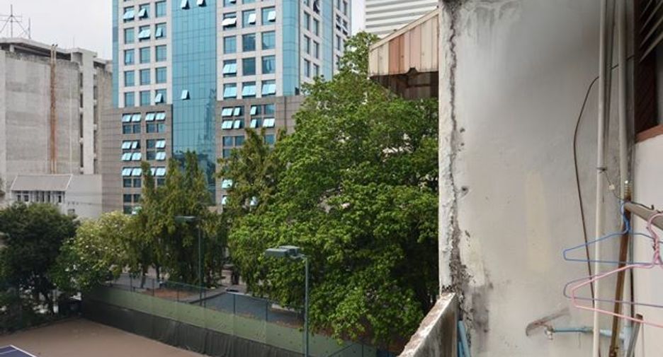 For sale 4 bedrooms townhouse in Bang Rak, Bangkok