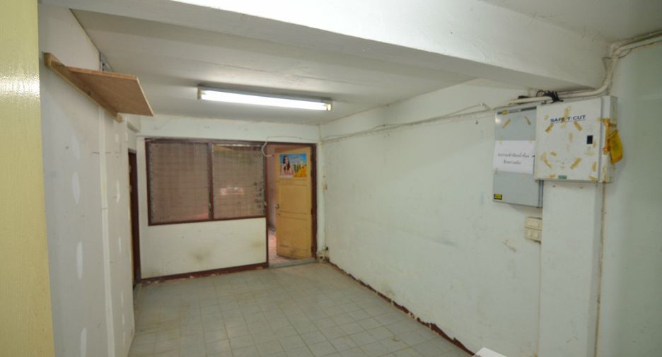 For sale 4 bedrooms townhouse in Bang Rak, Bangkok