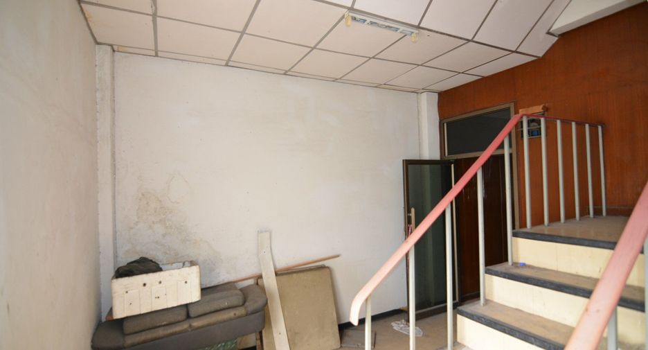 For sale 4 bedrooms townhouse in Bang Rak, Bangkok