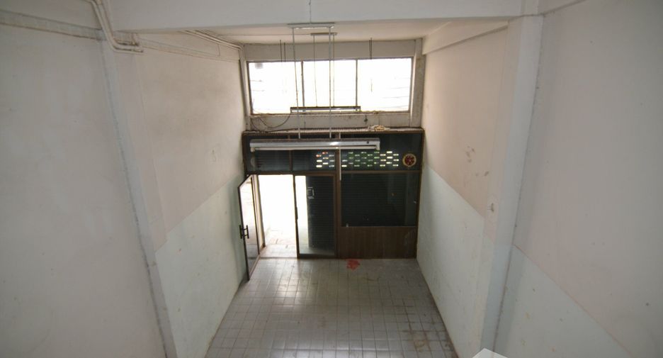 For sale 4 bedrooms townhouse in Bang Rak, Bangkok