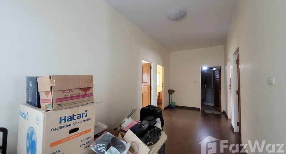 For sale 3 bedrooms house in Khlong Toei, Bangkok