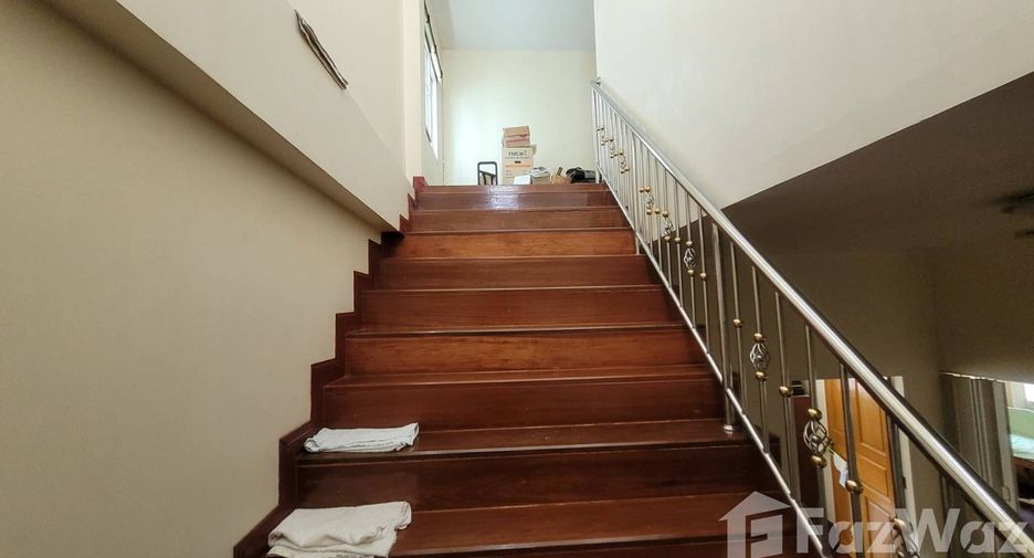 For sale 3 bedrooms house in Khlong Toei, Bangkok