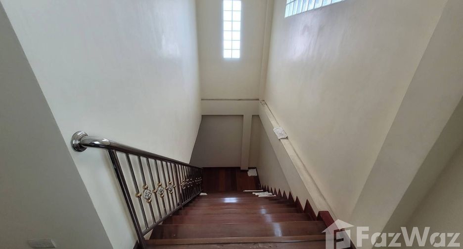 For sale 3 bedrooms house in Khlong Toei, Bangkok