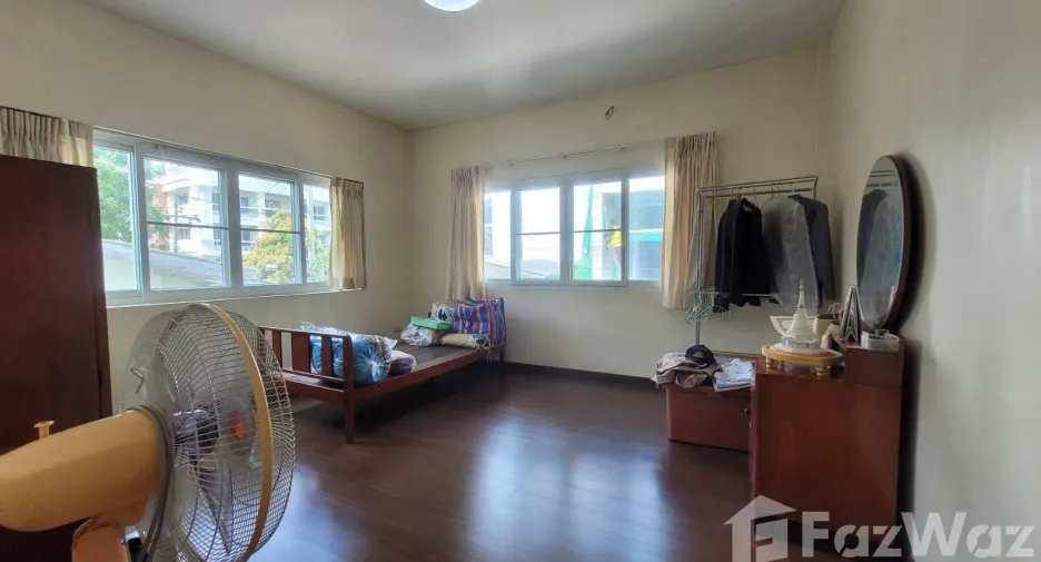 For sale 3 bedrooms house in Khlong Toei, Bangkok