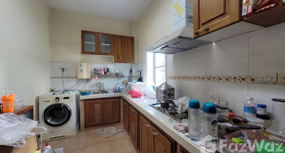 For sale 3 bedrooms house in Khlong Toei, Bangkok