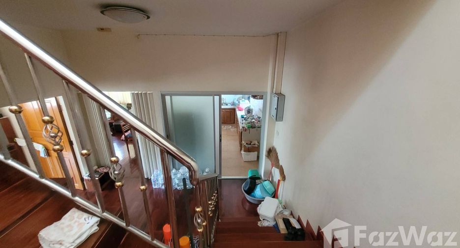 For sale 3 bedrooms house in Khlong Toei, Bangkok