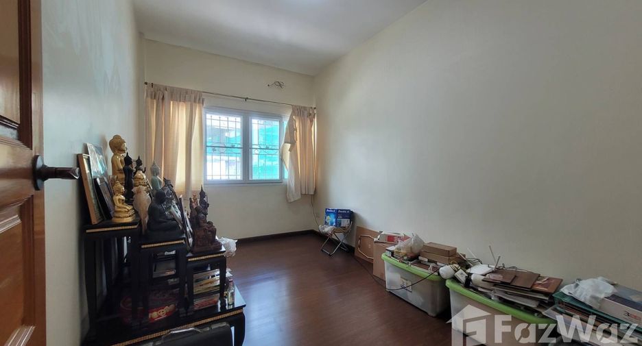 For sale 3 bedrooms house in Khlong Toei, Bangkok