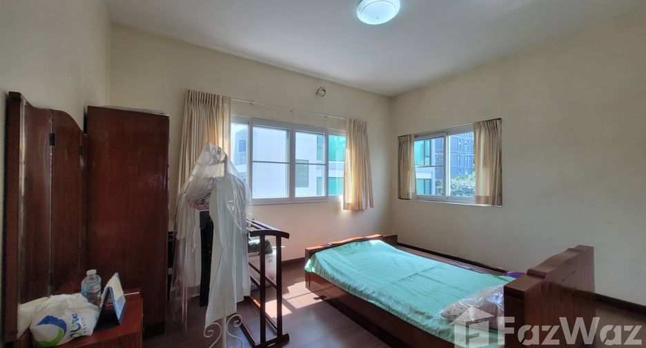For sale 3 bedrooms house in Khlong Toei, Bangkok