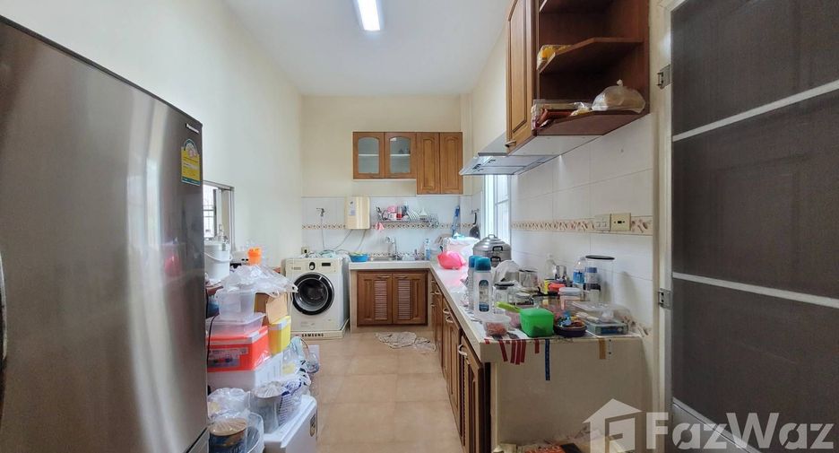For sale 3 bedrooms house in Khlong Toei, Bangkok