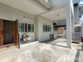For sale 3 bedrooms house in Khlong Toei, Bangkok