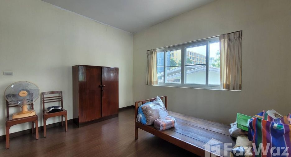 For sale 3 bedrooms house in Khlong Toei, Bangkok